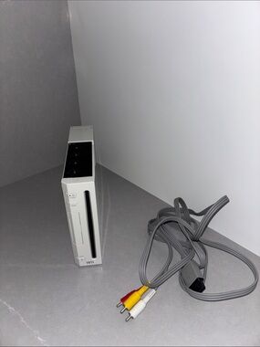 Nintendo Wii Console Gaming System RVL-001 White USED W/ Cable